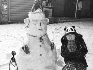 義馬女子拍雪景拍出外星人 實(shí)為手機(jī)軟件搗鬼