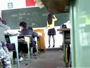 ?中學(xué)禁女教師穿黑絲 校長“防女生效仿男生心亂”