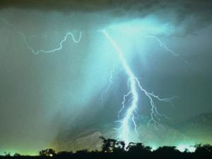 雷雨天如何防雷電？雷雨天氣防雷擊小竅門(mén)