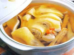 吃雞肉還是喝雞湯？雞肉雞湯哪個(gè)營(yíng)養(yǎng)價(jià)值高