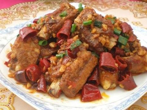 家常麻辣排骨怎么做好吃？家常麻辣排骨的做法