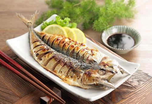怎樣煎魚不粘鍋？煎魚怎么做好吃