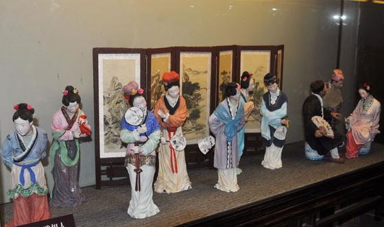 吳神仙貴賤相人，臺(tái)兒莊古城景區(qū)建武松殺嫂祭兄雕塑，潘金蓮胸部竟全裸惹爭(zhēng)議