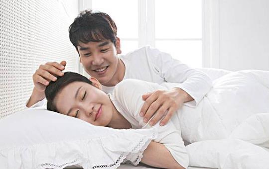 夫妻之間怎樣睡覺最健康？
