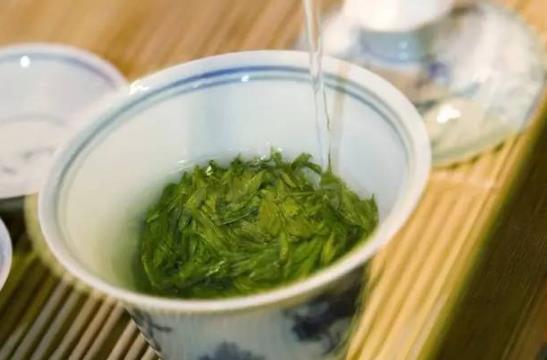 茶中佳品明前茶的獨(dú)特優(yōu)點(diǎn) 喝明前茶的注意事項(xiàng)