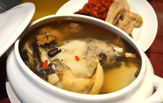 燉湯時，營養(yǎng)都在肉里，不在湯里？