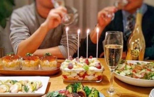 下館子注意食物搭配 集體聚餐安全常識(shí)