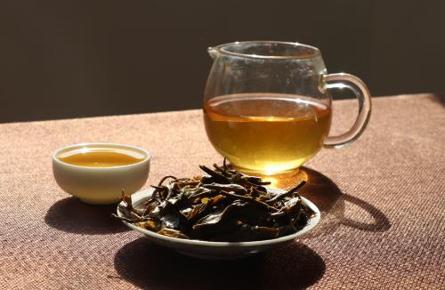 紅茶、綠茶到底喝哪種茶最養(yǎng)胃？天天喝茶水，你未必喝對