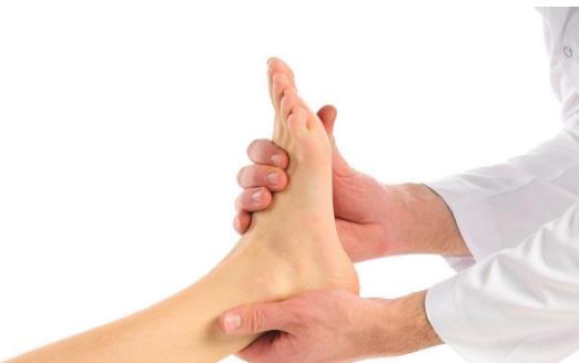 人老腳先衰 按摩腳部5大保健穴來(lái)強(qiáng)身健體