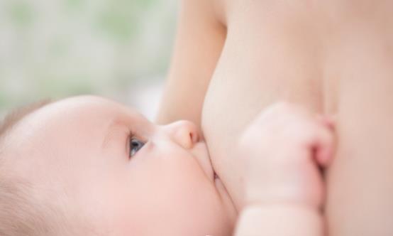 母乳喂養(yǎng)到幾歲才最好？至少喂到1歲以后